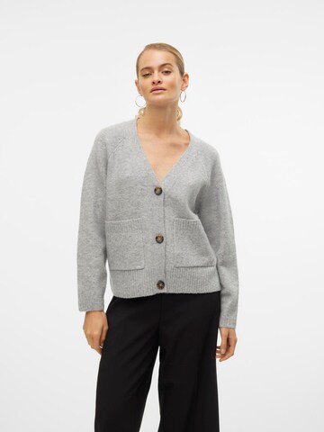 Cardigan 'Boom' VERO MODA en gris : devant