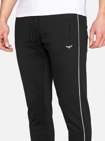 Threadbare Tapered Trousers 'Morris' in Black