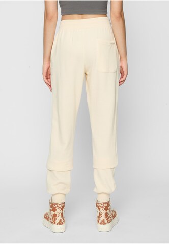 Tapered Pantaloni di Urban Classics in beige