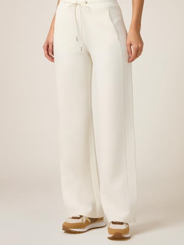 oltre Loose fit Trousers in White