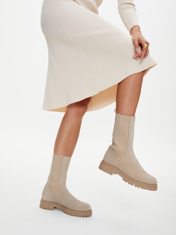 Karolina Kurkova Originals Chelsea boots 'Selma' in Beige