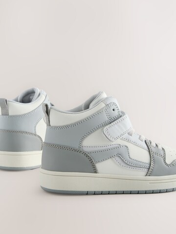 Next Кроссовки в Серый