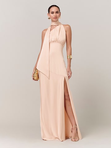 Rochie de seară 'Chloe' de la Sável pe roz: față