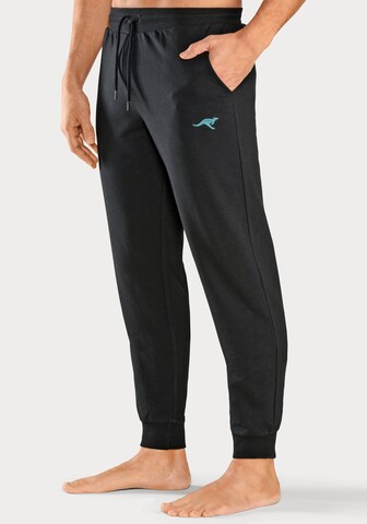 KangaROOS Tapered Pants in Black: front