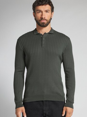 IUMAN Intimissimi Sweater in Green: front