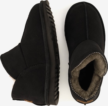 Warmbat Slippers ' Willow ' in Black: front