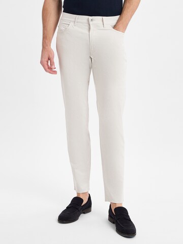 BRAX Broek 'Cadiz' in Wit: voorkant