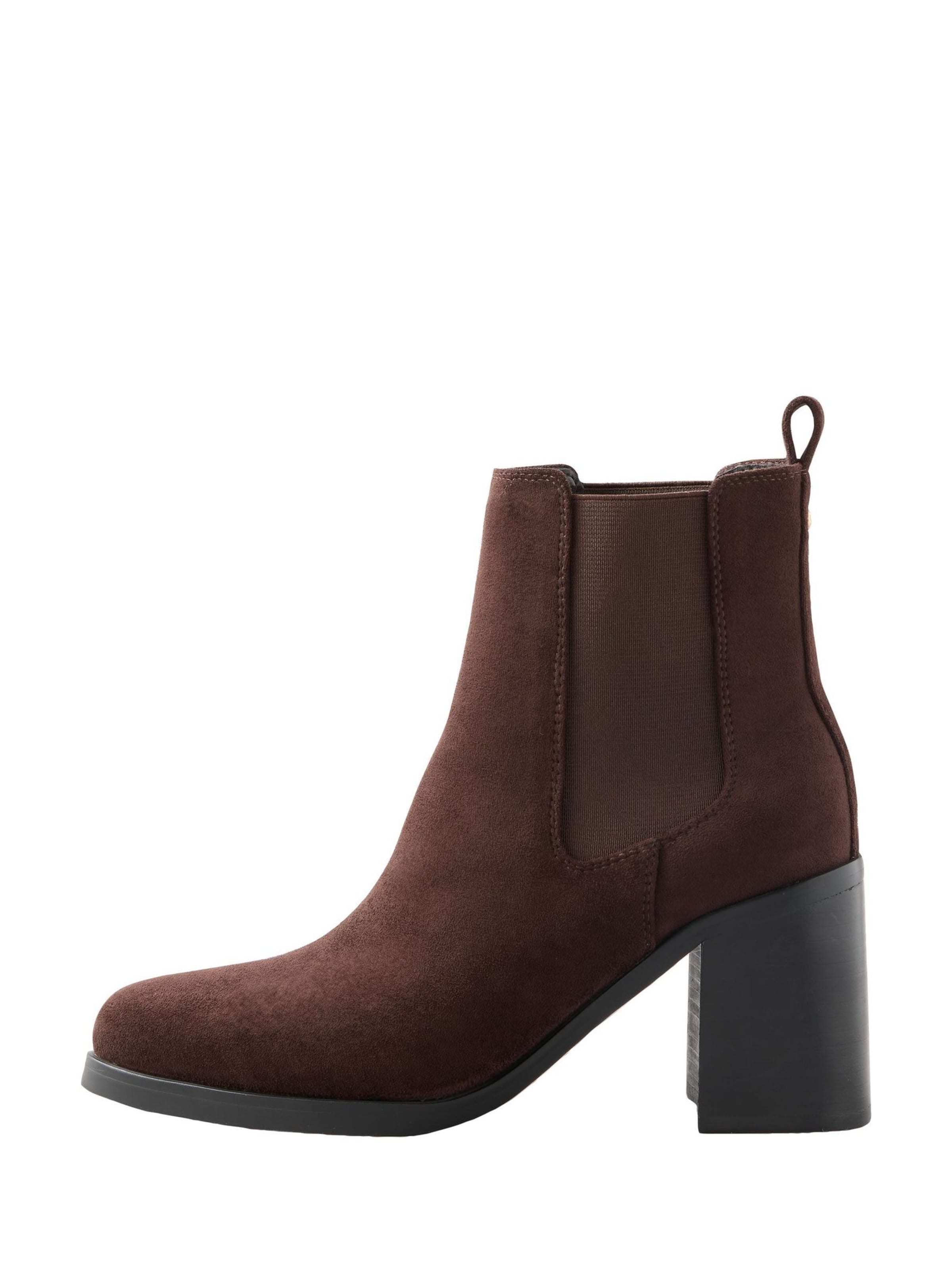 Lipsy - Botas Chelsea en marrón: frente