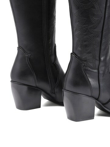 Dream Pairs Boots in Black