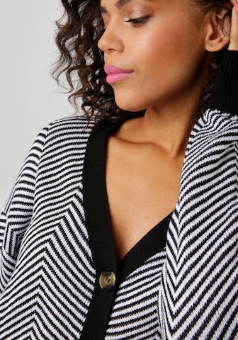 Aniston CASUAL Strickjacke in Schwarz