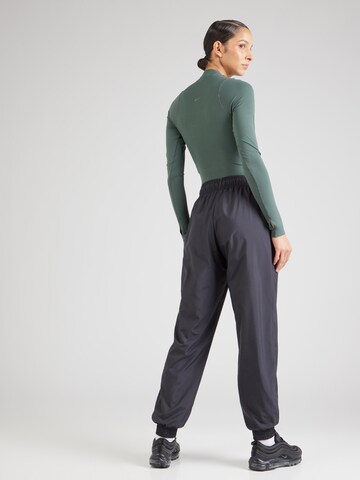 Nike Sportswear Tapered Nadrág 'Classic' - fekete