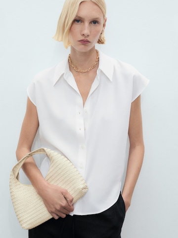 MANGO Blouse in White: front