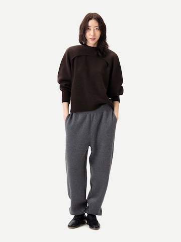 GOBI Cashmere Tröja 'Cashmere Crewneck Twin Set' i brun: framsida