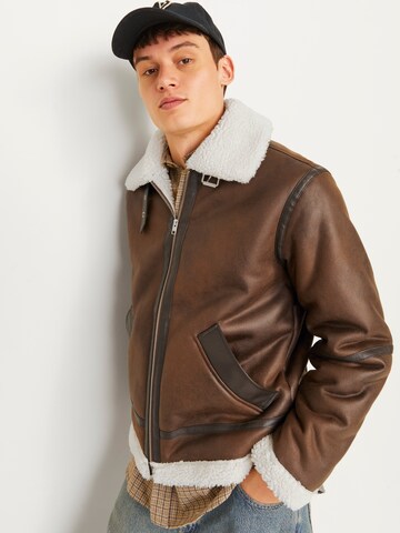 Veste mi-saison 'JORCOLE' JACK & JONES en marron