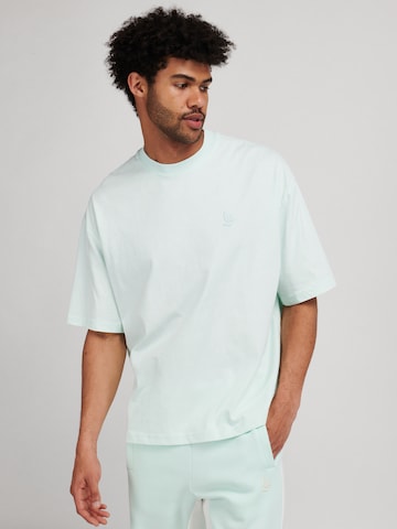 T-Shirt 'Vanilla Saturn' LYCATI exclusive for ABOUT YOU en bleu : devant