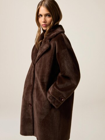 Cappotto invernale di oltre in marrone