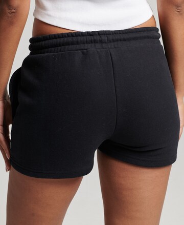 Superdry Regular Shorts in Schwarz