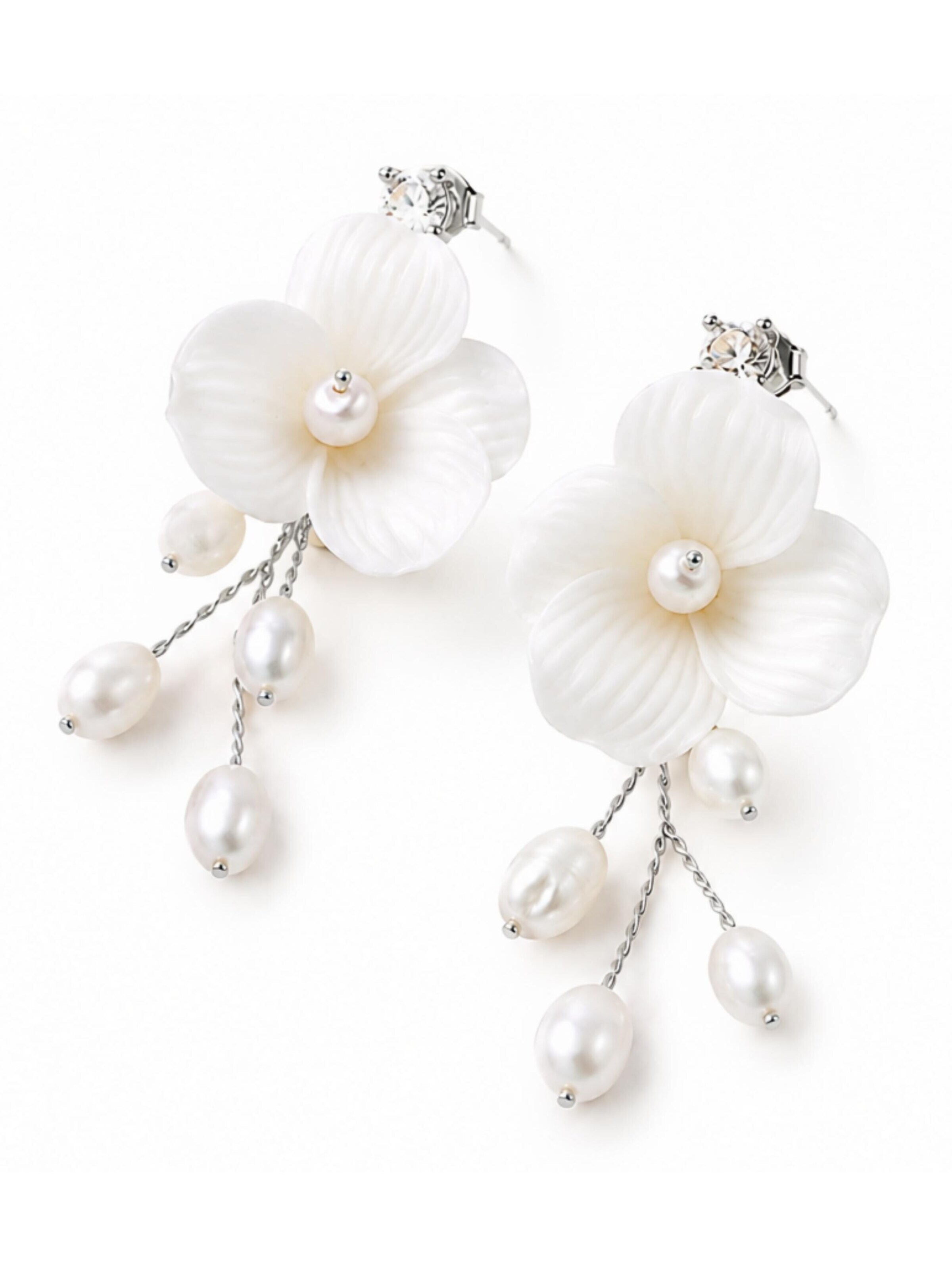 ANNIS WIESBADEN EST. 2021 Earrings 'Amélie' in Silver: front