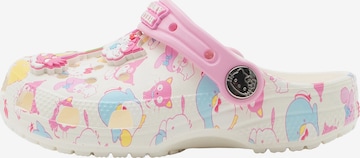 Crocs Avonaiset kengät 'HKF Pastel Classic' värissä valkoinen: etupuoli