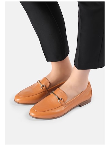 INUOVO Classic Flats in Brown