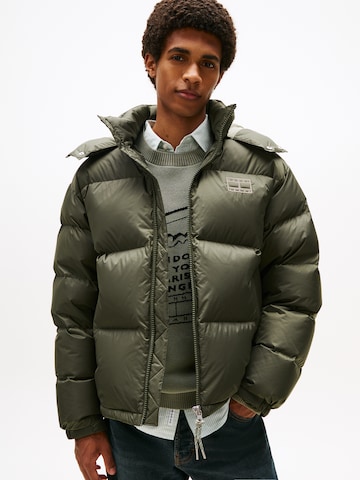 Tommy Jeans Зимняя куртка 'Alaska' в Зеленый: спереди