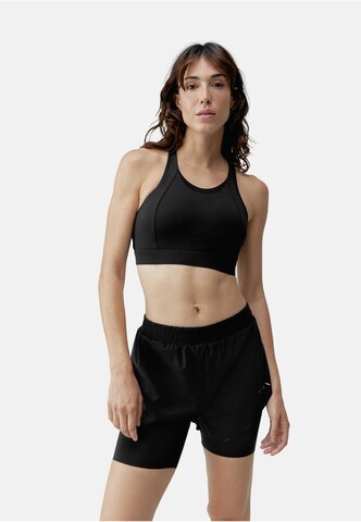 Born Living Yoga Bustier Sport-BH 'Bikila' in Schwarz: Vorderseite
