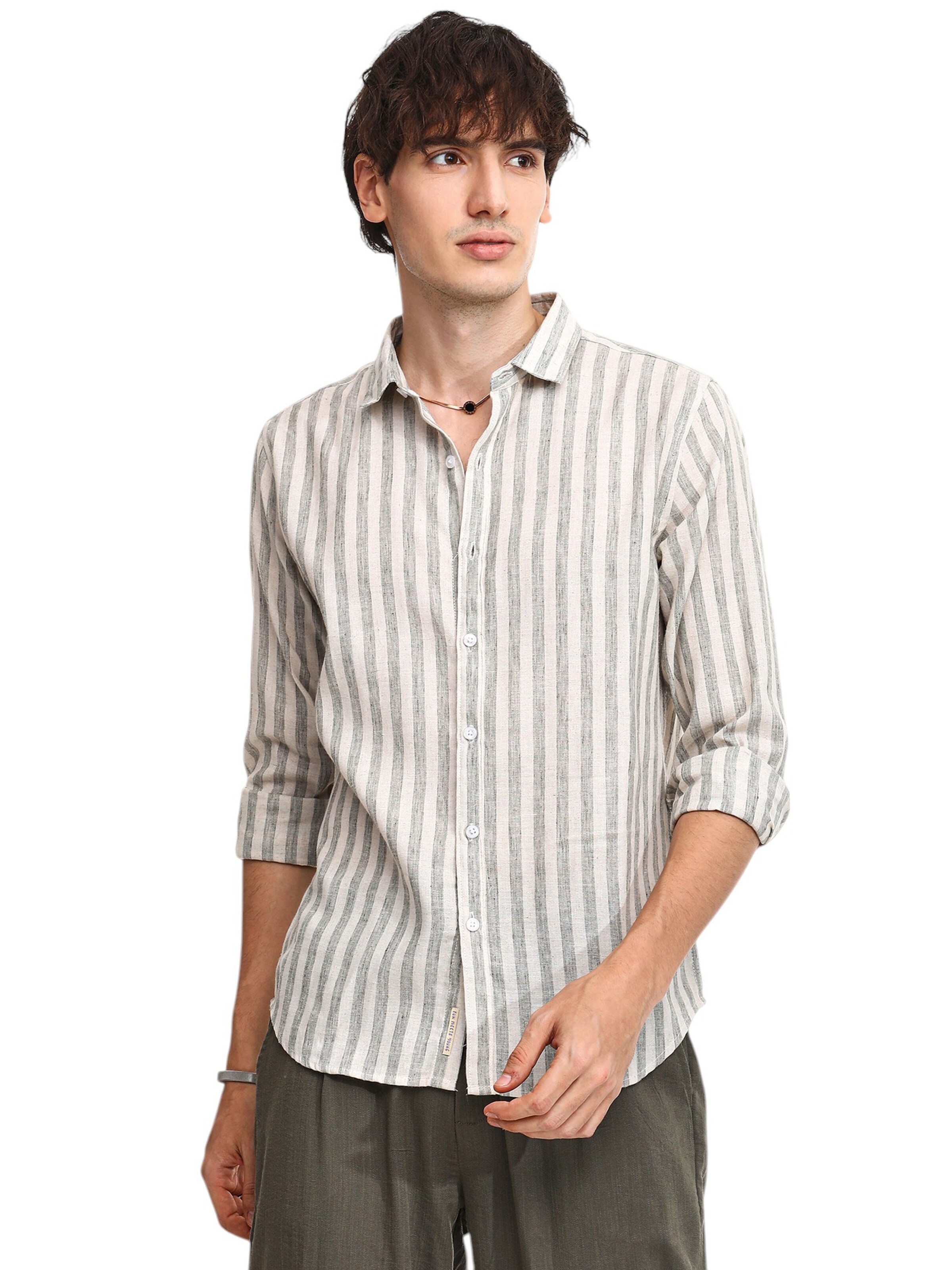 Campus Sutra Regular fit Риза 'Tisha' в сиво: отпред