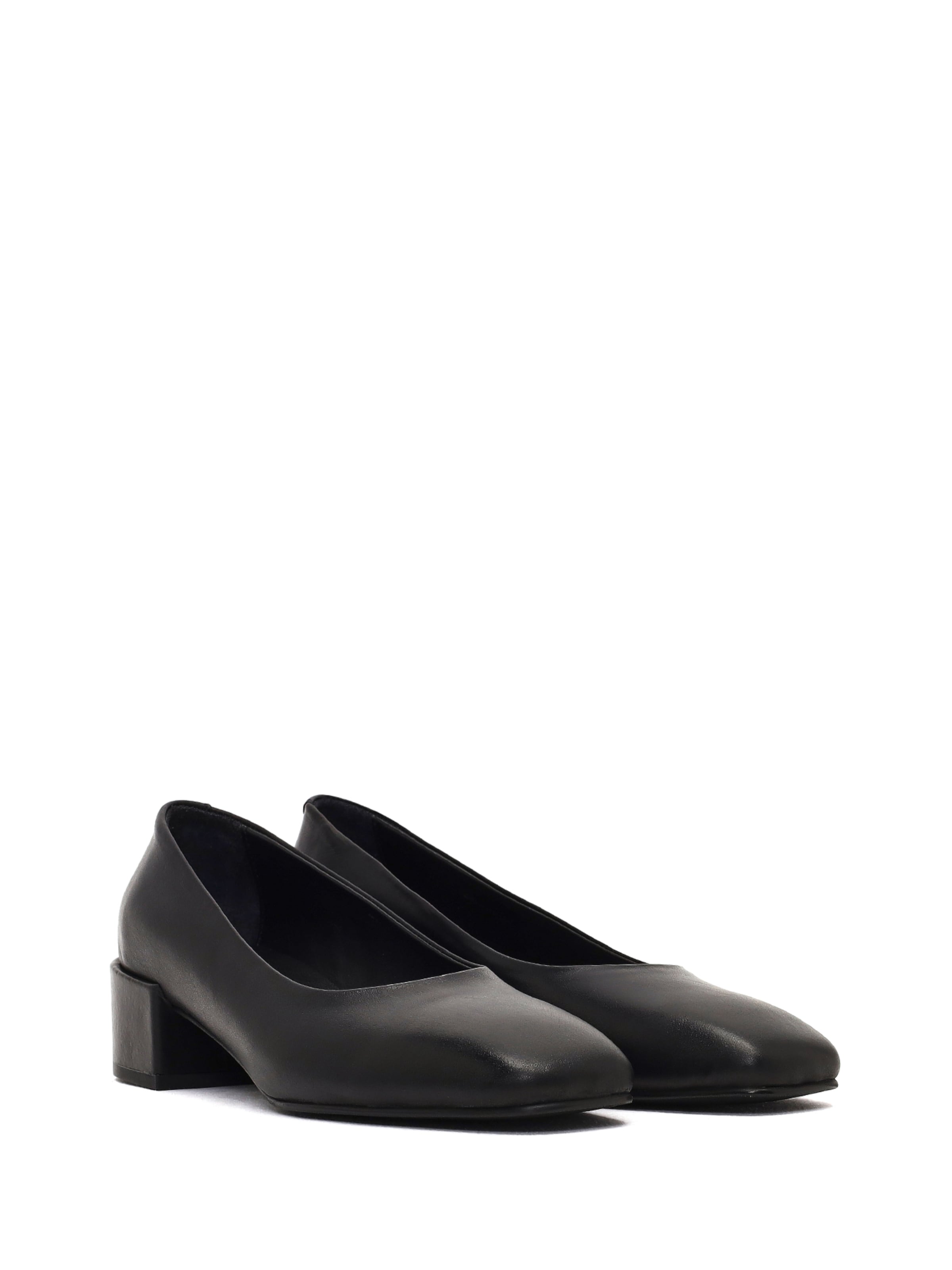 Derimod Pumps in Black