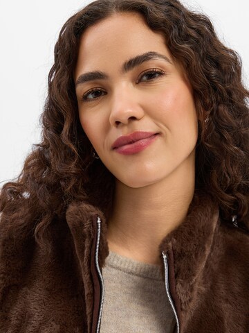 Marie Lund Vest in Brown