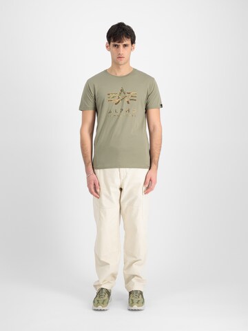 ALPHA INDUSTRIES Футболка 'Camo PP T' в Зеленый