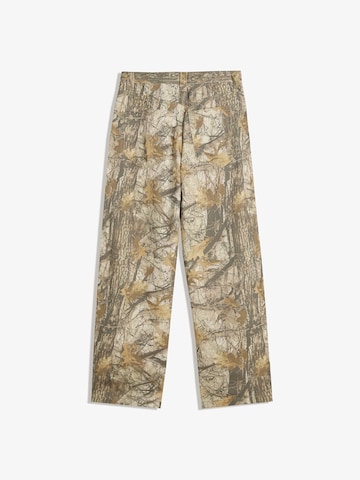 Wide leg Pantaloni cu dungă de la Bershka pe maro
