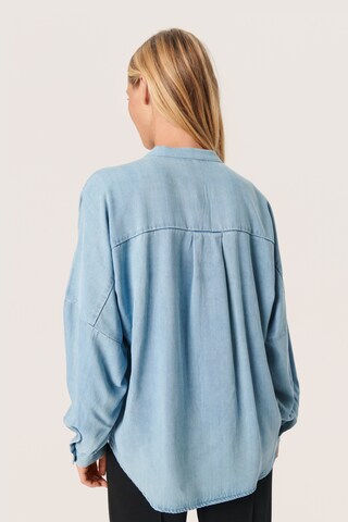 SOAKED IN LUXURY Bluse 'Friday' in Blau