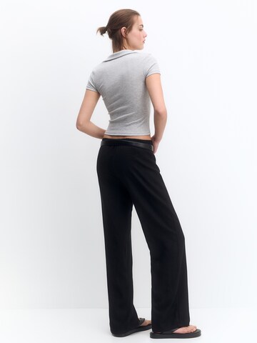 Pull&Bear Regular Trousers in Black