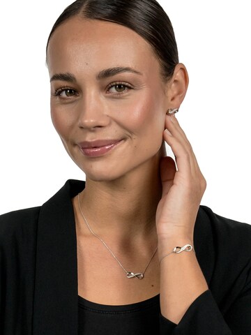 Suri Frey Øreringe ' SFY Finny ' i sølv: forside