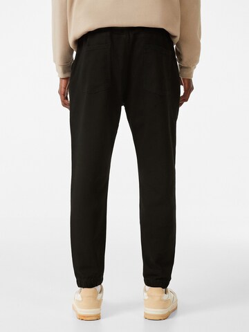 Bershka Tapered Jeans in Zwart