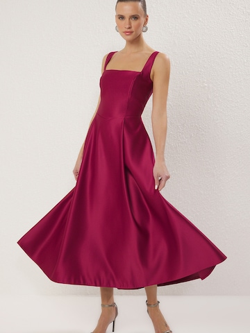 Trendyol Kleid in Lila