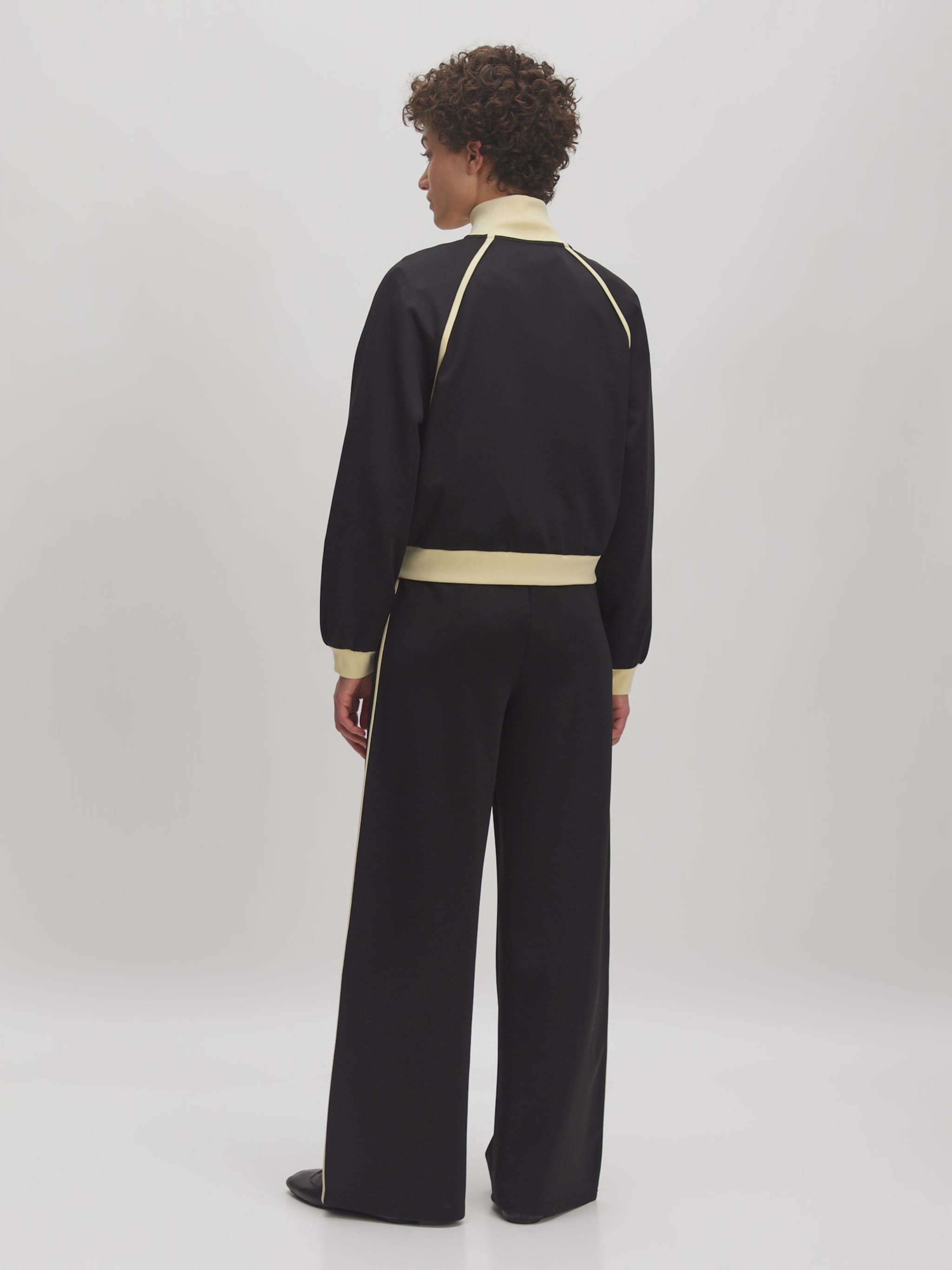 EDITED Produits Veste de survêtement 'Engelina' noir