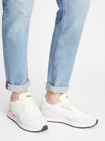 PUMA Sneakers laag 'City Rider' in Roze: voorkant