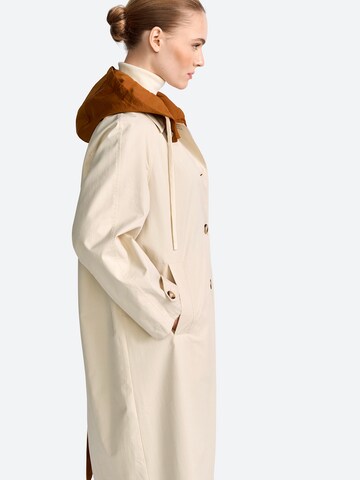 Rich & Royal Mantel in Beige