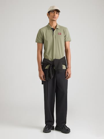 NAPAPIJRI T-shirt 'EMIRA' i grön