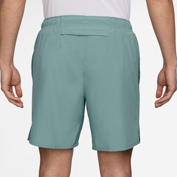 NIKE Regular Funktionsshorts 'Challenger' in Grün