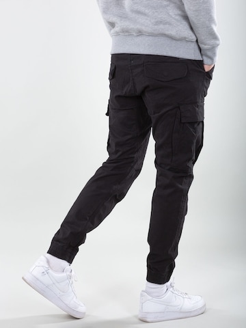 ALPHA INDUSTRIES Zúžený Kapsáče 'Airman' – černá