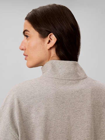 Calvin Klein Sweatshirt in Grey