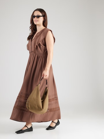 Vero Moda Curve - Vestido 'JULES' en marrón
