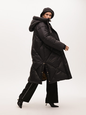 Lola Casademunt Mantel in Schwarz