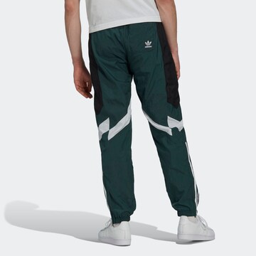 Regular Pantaloni 'Rekive' de la ADIDAS ORIGINALS pe verde