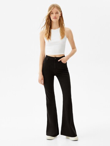 Bershka Flared Jeans in Zwart