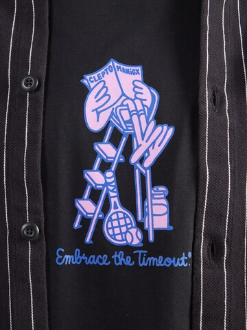 Maglietta 'Embrace Tennis' di Cleptomanicx in nero