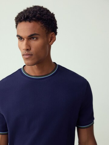 T-Shirt Next en bleu