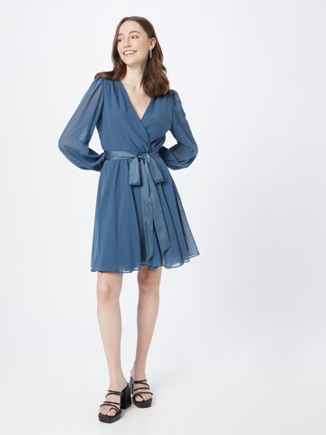 Robe de cocktail SWING en bleu : devant